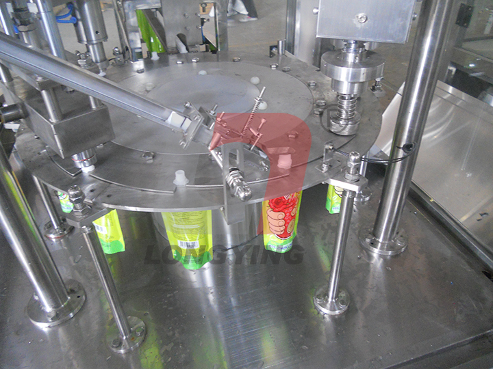 龙应给袋式灌装封口机